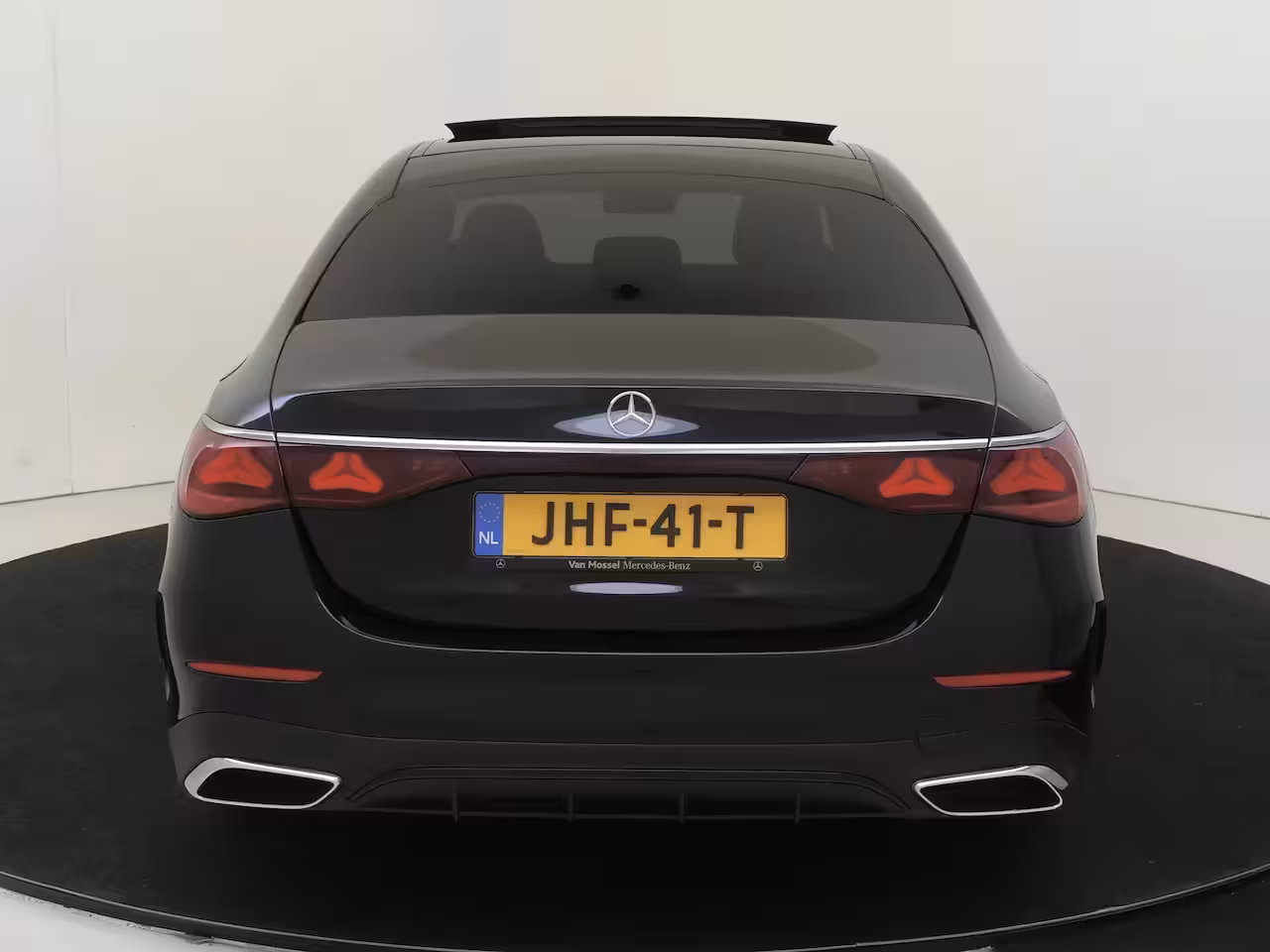 Mercedes-Benz E-klasse 300 e Sport Edition Panoramadak / Rijassistentiepakket / 360 camera / Sluitbekrachtiging