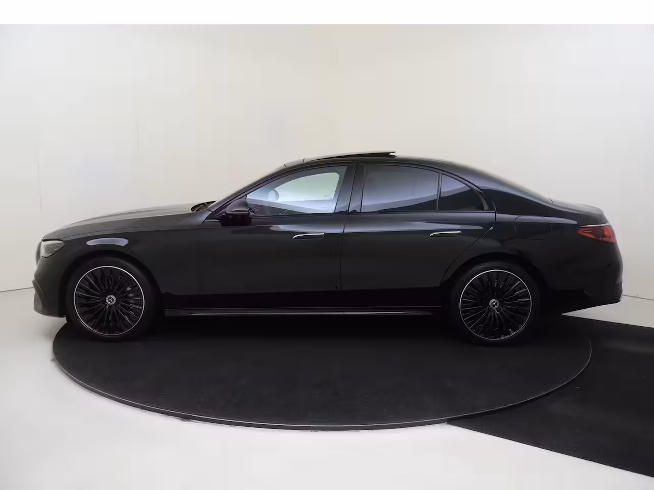 Mercedes-Benz E-klasse 300 e Sport Edition Panoramadak / Rijassistentiepakket / 360 camera / Sluitbekrachtiging