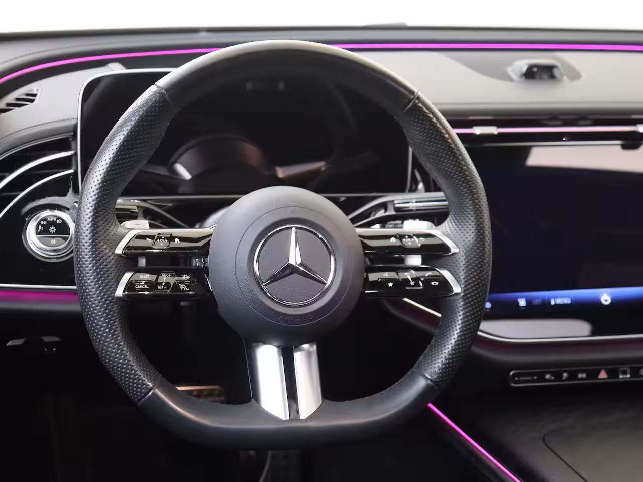 Mercedes-Benz E-klasse 300 e Sport Edition Panoramadak / Rijassistentiepakket / 360 camera / Sluitbekrachtiging
