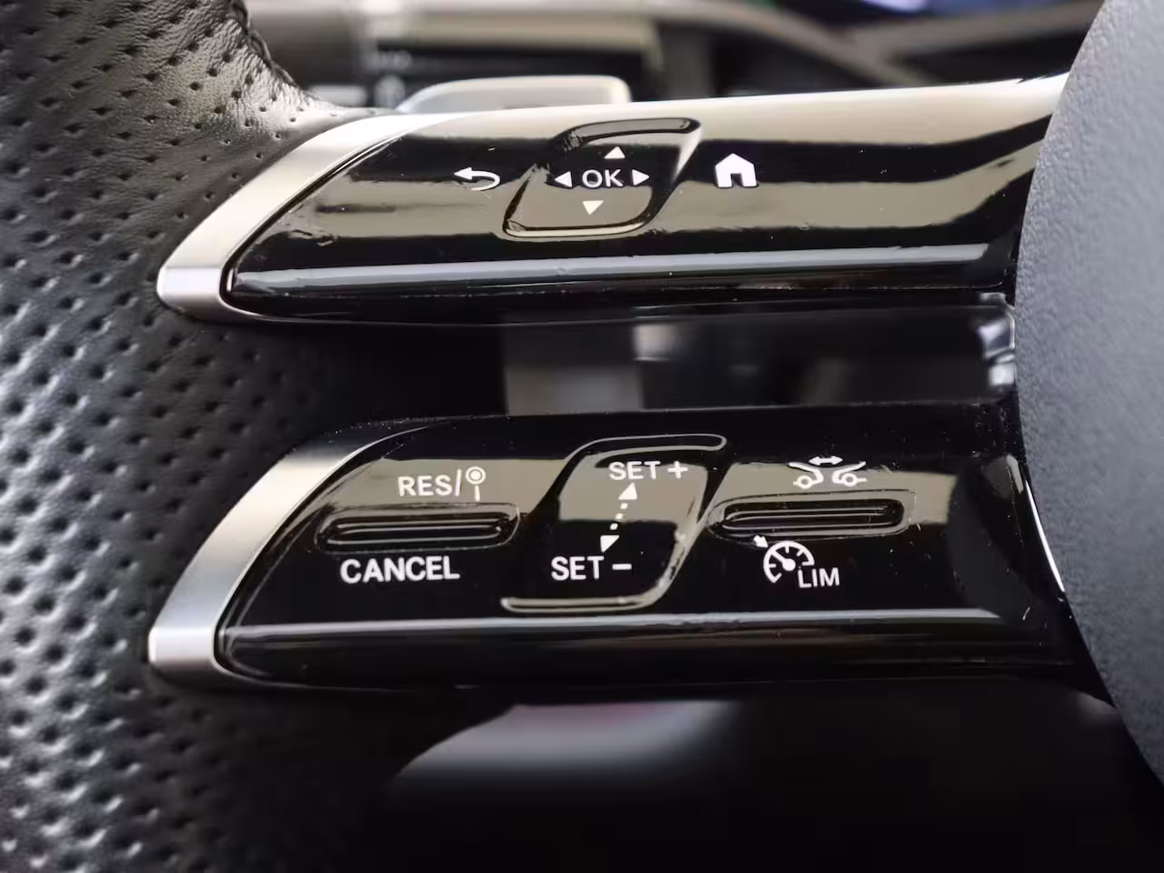 Mercedes-Benz E-klasse 300 e Sport Edition Panoramadak / Rijassistentiepakket / 360 camera / Sluitbekrachtiging
