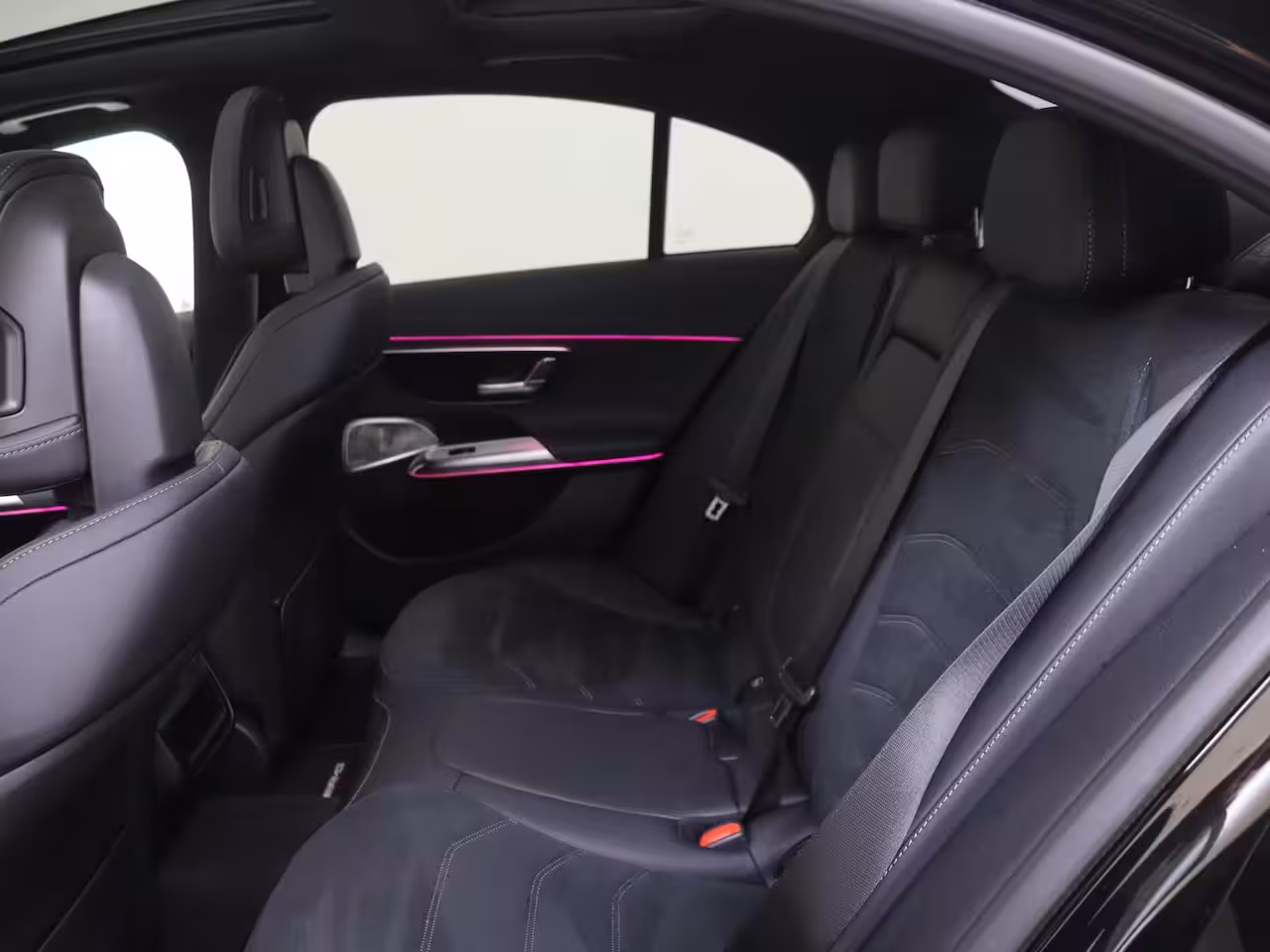 Mercedes-Benz E-klasse 300 e Sport Edition Panoramadak / Rijassistentiepakket / 360 camera / Sluitbekrachtiging