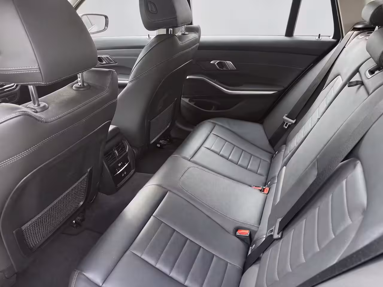 BMW 3-serie Touring 320e, Black edition, curved dis. 12 maand garantie