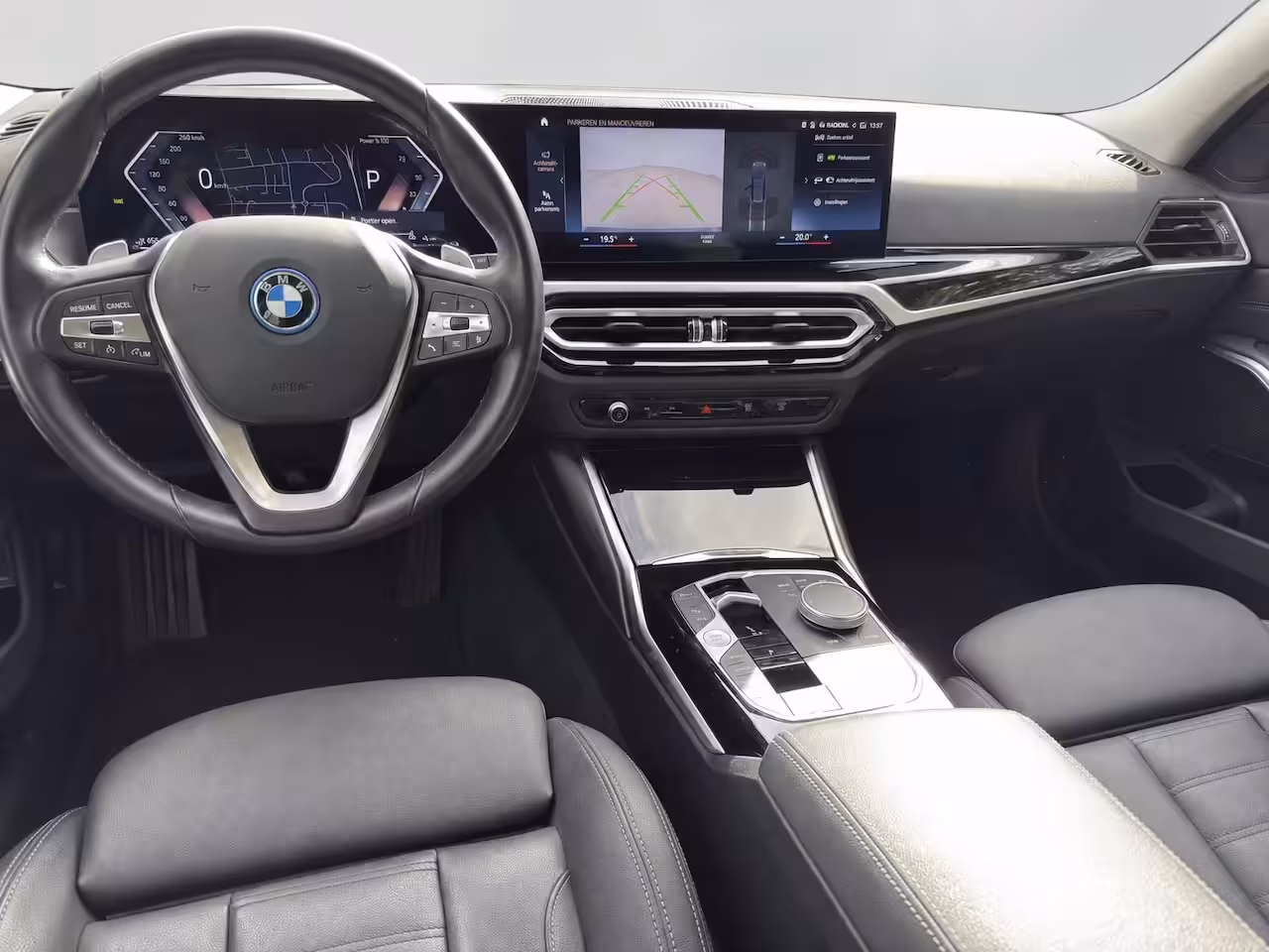 BMW 3-serie Touring 320e, Black edition, curved dis. 12 maand garantie