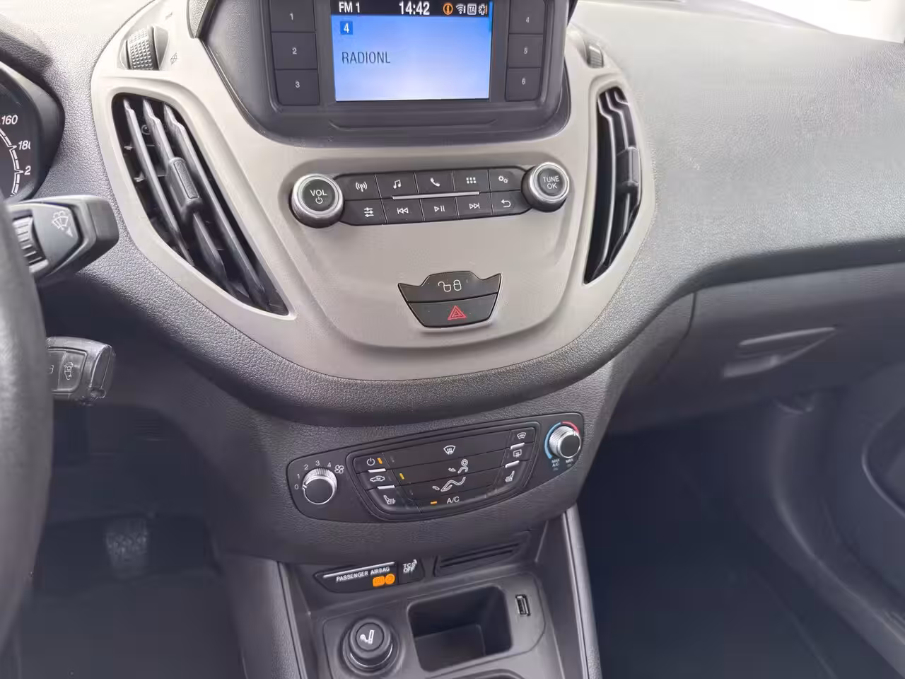 Ford Tourneo Courier 1.0 Titanium 12 maand garantie