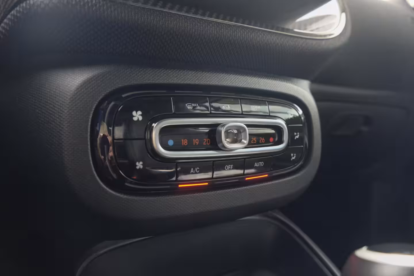 Smart Fortwo EQ BRABUS 82pk 18 kWh Edition 1 Panoramadak JBL audio Leder *SOH95%* Camera VOL 1e Eigenaa
