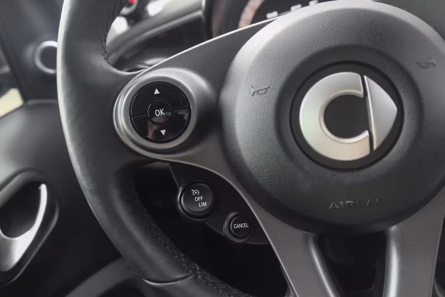 Smart Fortwo EQ BRABUS 82pk 18 kWh Edition 1 Panoramadak JBL audio Leder *SOH95%* Camera VOL 1e Eigenaa