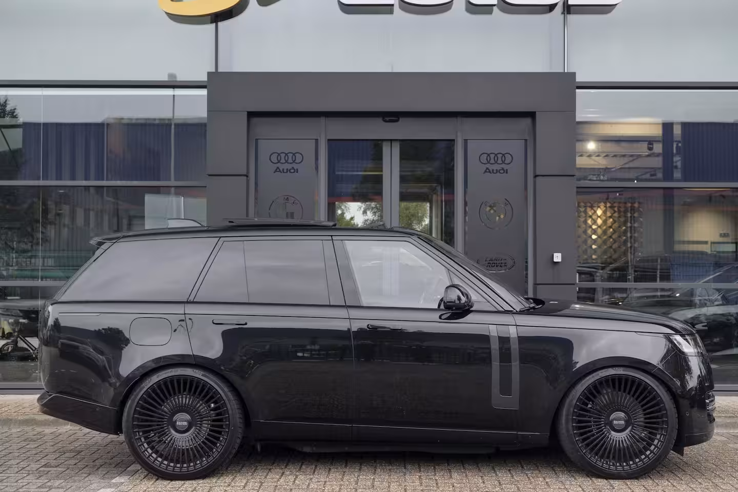Land Rover Range Rover P510e 510pk First Edition Panoramadak 4-Wielbesturing Trekhaak Meridian3d Massage Laser BO