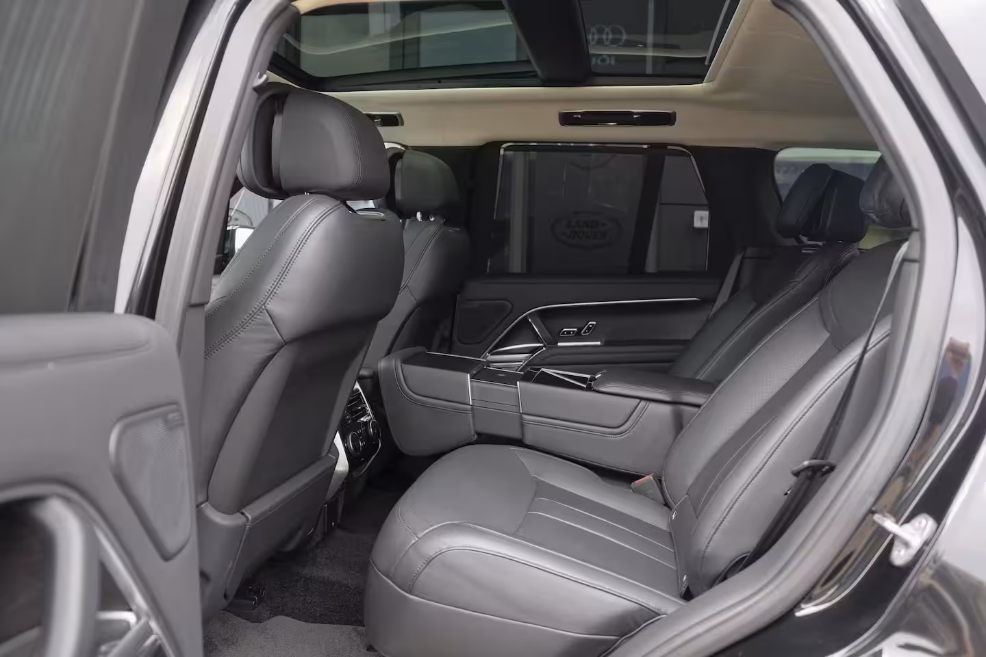 Land Rover Range Rover P510e 510pk First Edition Panoramadak 4-Wielbesturing Trekhaak Meridian3d Massage Laser BO