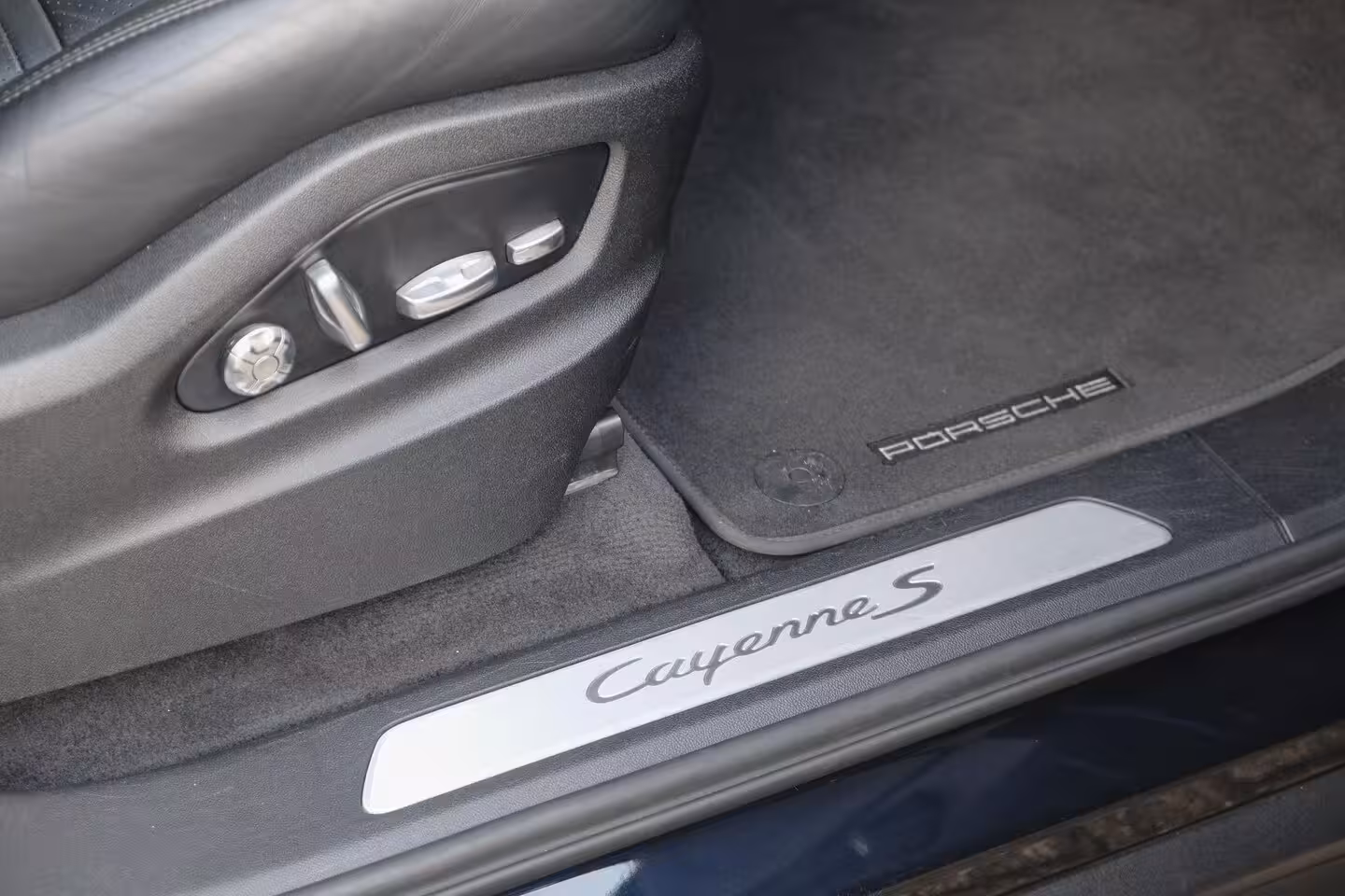 Porsche Cayenne S 2.9 V6 441pk Panoramadak Luchtvering Matrix led Comfortstoelen Memory Camera 21" LMV