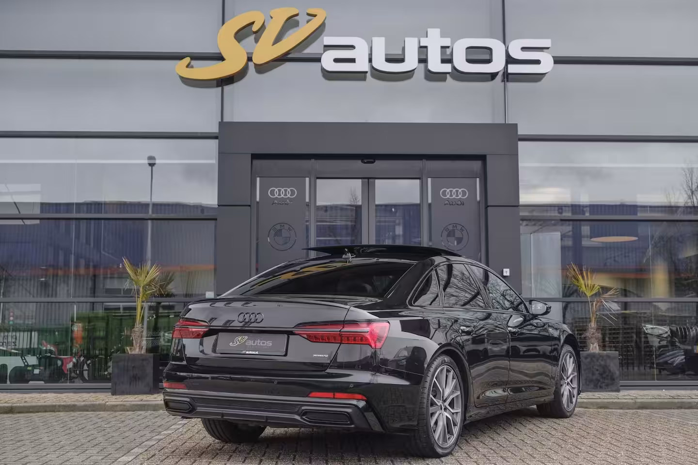 Audi A6 Limousine 55 TFSIe Competion 367pk Quattro Panoramadak 4-wielbesturing *SOH 95%* Nachtzicht B&O audi