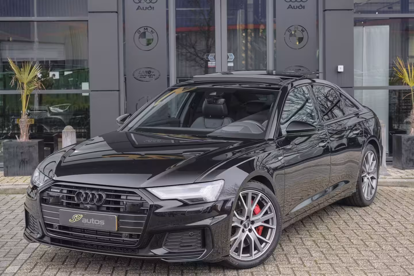 Audi A6 Limousine 55 TFSIe Competion 367pk Quattro Panoramadak 4-wielbesturing *SOH 95%* Nachtzicht B&O audi