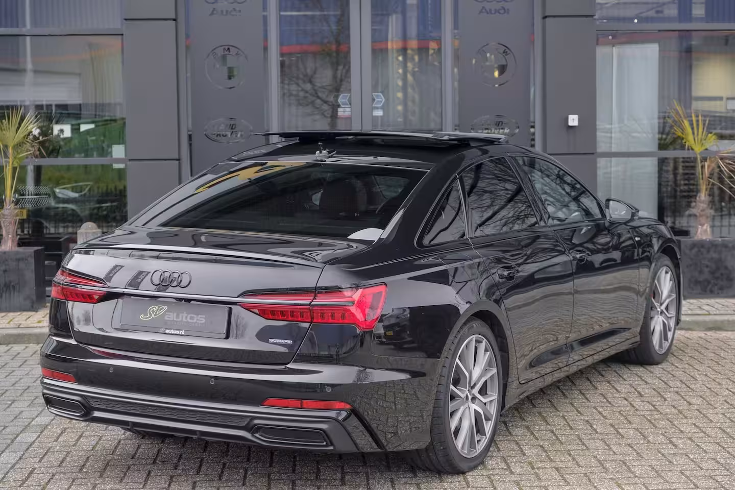 Audi A6 Limousine 55 TFSIe Competion 367pk Quattro Panoramadak 4-wielbesturing *SOH 95%* Nachtzicht B&O audi