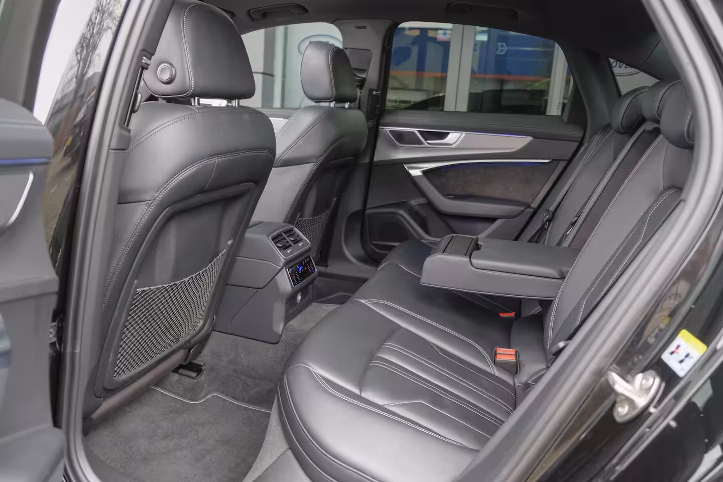 Audi A6 Limousine 55 TFSIe Competion 367pk Quattro Panoramadak 4-wielbesturing *SOH 95%* Nachtzicht B&O audi