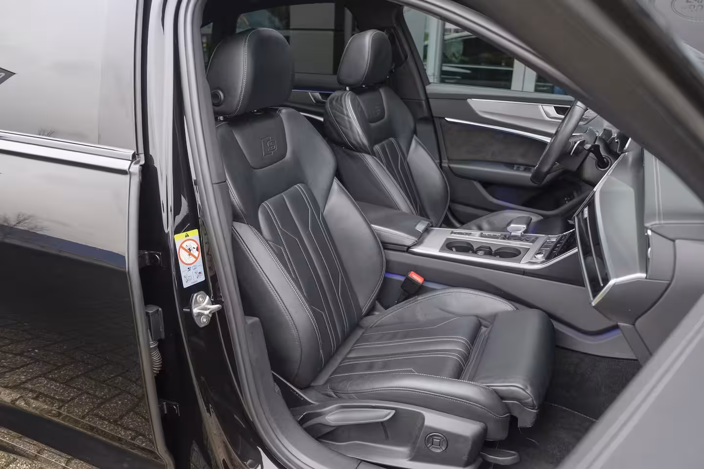 Audi A6 Limousine 55 TFSIe Competion 367pk Quattro Panoramadak 4-wielbesturing *SOH 95%* Nachtzicht B&O audi