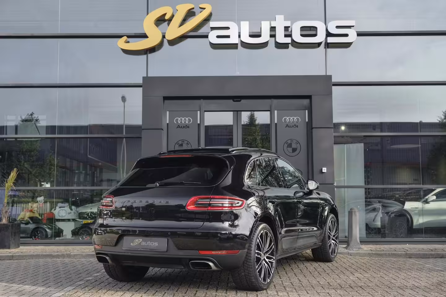 Porsche Macan 2.0 T 252pk Panoramadak Luchtvering Sport chrono 18-weg Sportstoelen Trekhaak elektrisch 2