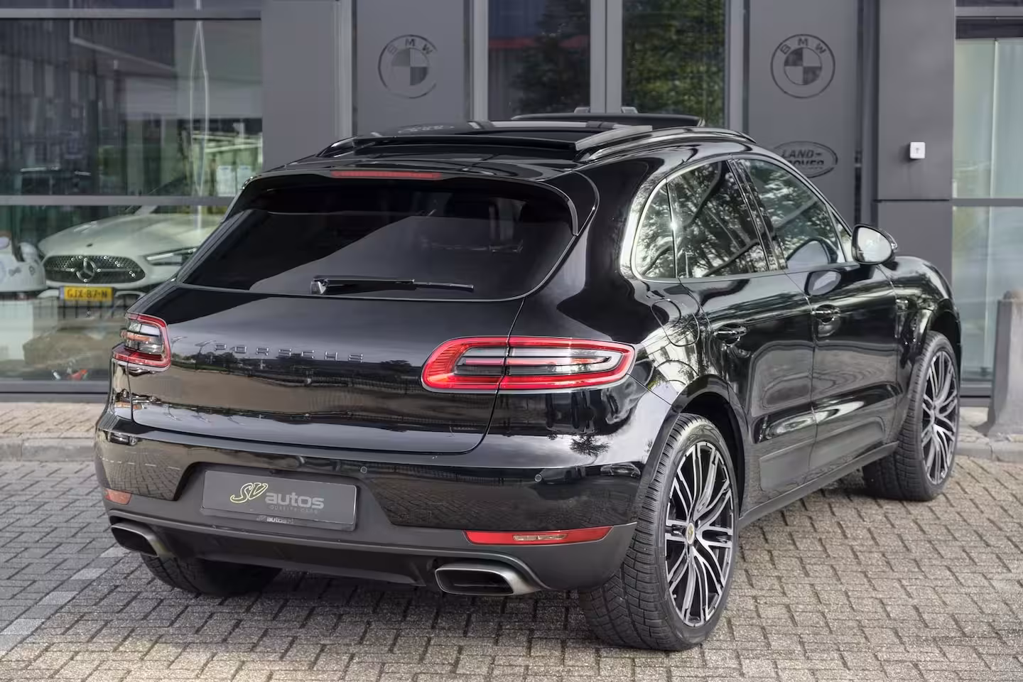 Porsche Macan 2.0 T 252pk Panoramadak Luchtvering Sport chrono 18-weg Sportstoelen Trekhaak elektrisch 2