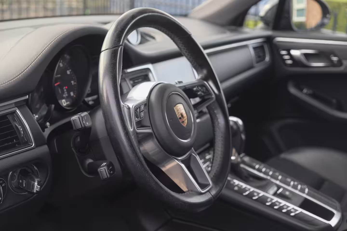 Porsche Macan 2.0 T 252pk Panoramadak Luchtvering Sport chrono 18-weg Sportstoelen Trekhaak elektrisch 2