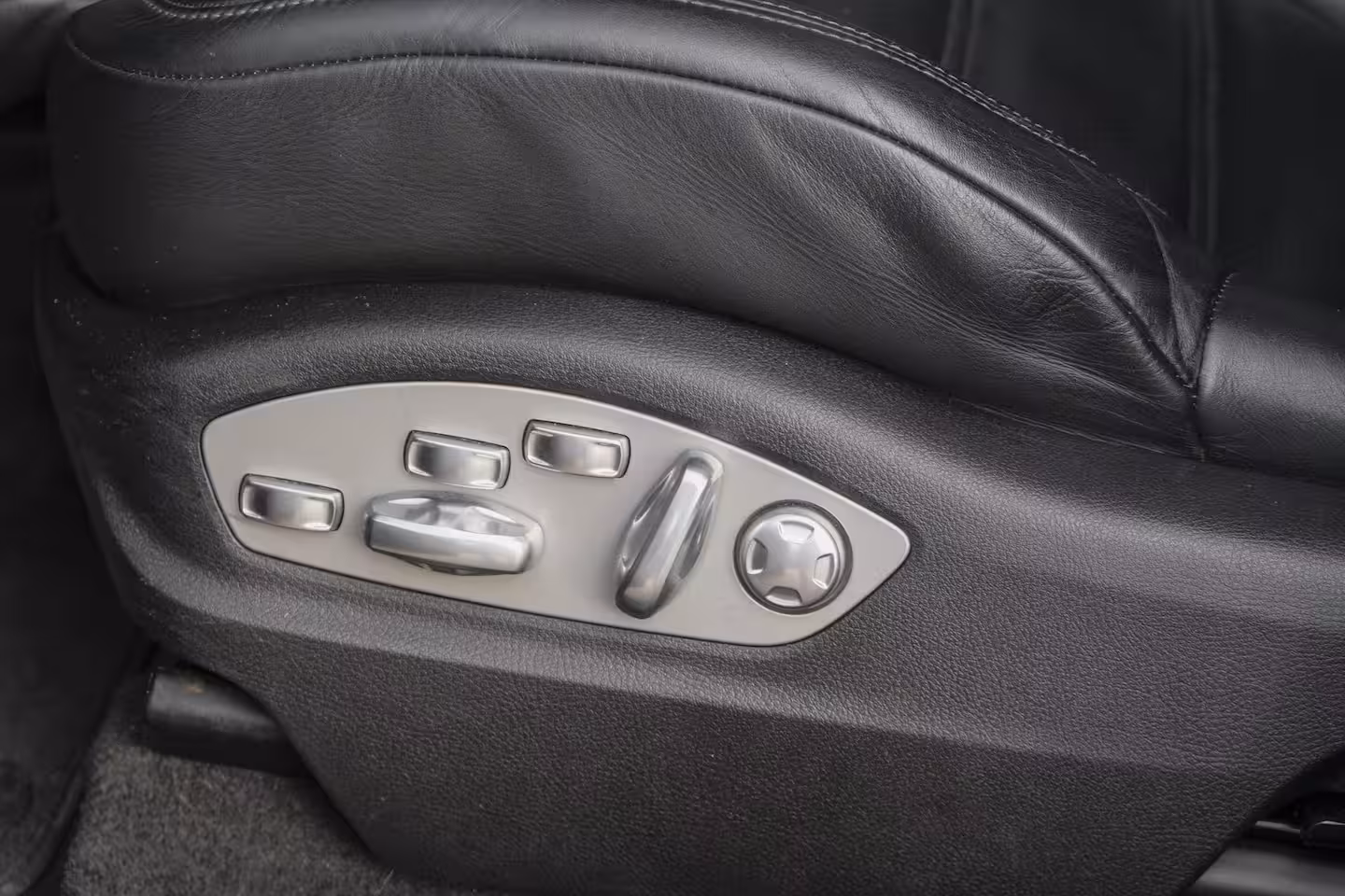 Porsche Macan 2.0 T 252pk Panoramadak Luchtvering Sport chrono 18-weg Sportstoelen Trekhaak elektrisch 2
