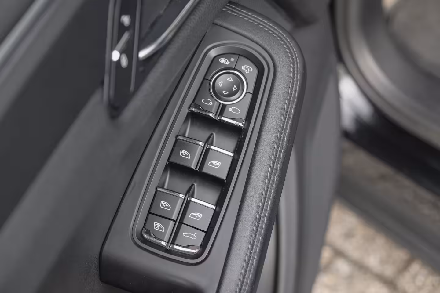 Porsche Macan 2.0 T 252pk Panoramadak Luchtvering Sport chrono 18-weg Sportstoelen Trekhaak elektrisch 2