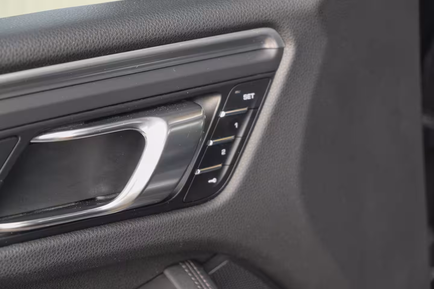 Porsche Macan 2.0 T 252pk Panoramadak Luchtvering Sport chrono 18-weg Sportstoelen Trekhaak elektrisch 2