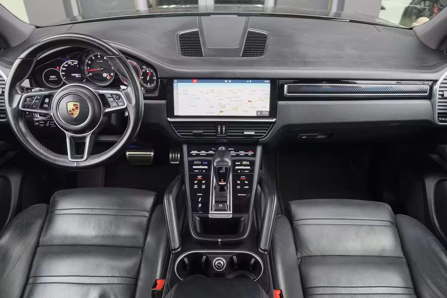 Porsche Cayenne S 2.9 S 441pk Panoramadak Trekhaak elektrisch Comfortstoelen Black edition Luchtvering DAB