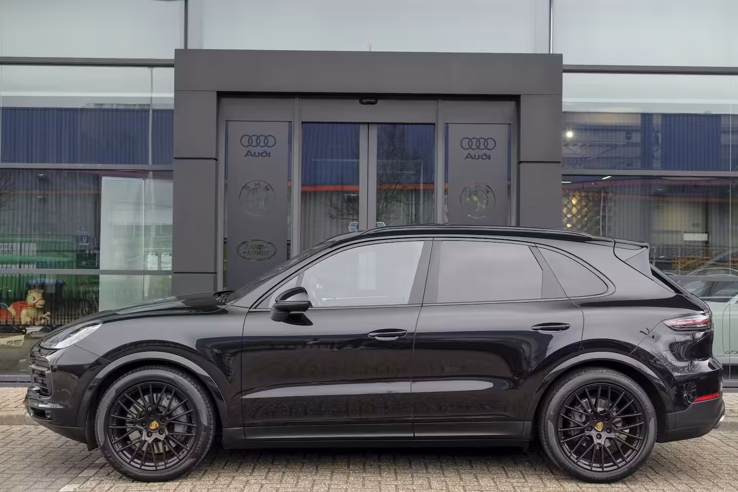 Porsche Cayenne S 2.9 S 441pk Panoramadak Trekhaak elektrisch Comfortstoelen Black edition Luchtvering DAB