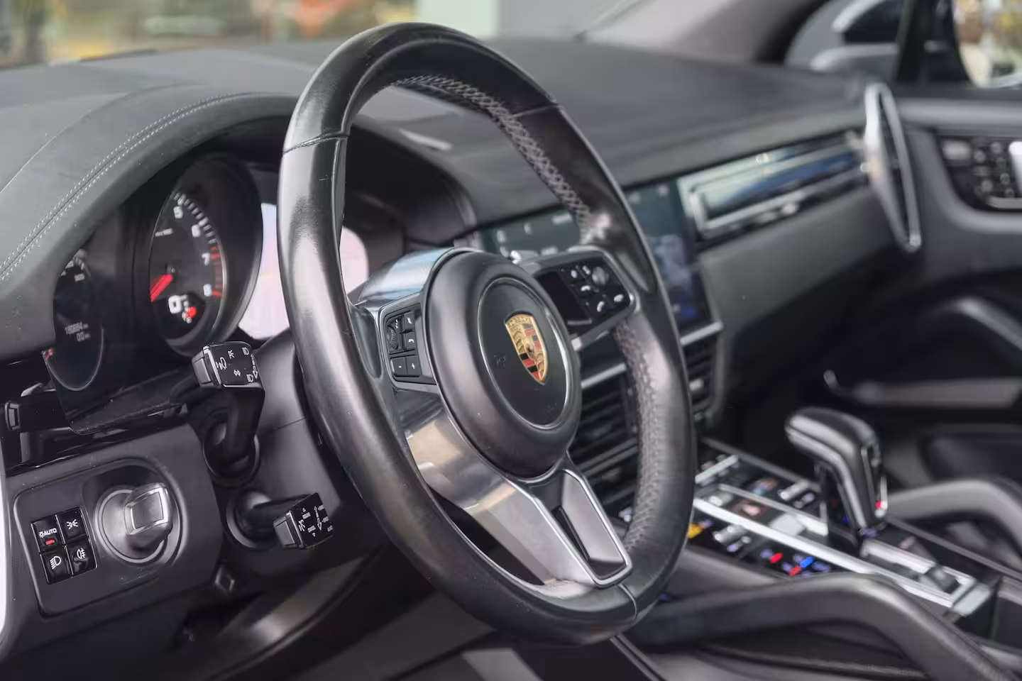 Porsche Cayenne S 2.9 S 441pk Panoramadak Trekhaak elektrisch Comfortstoelen Black edition Luchtvering DAB
