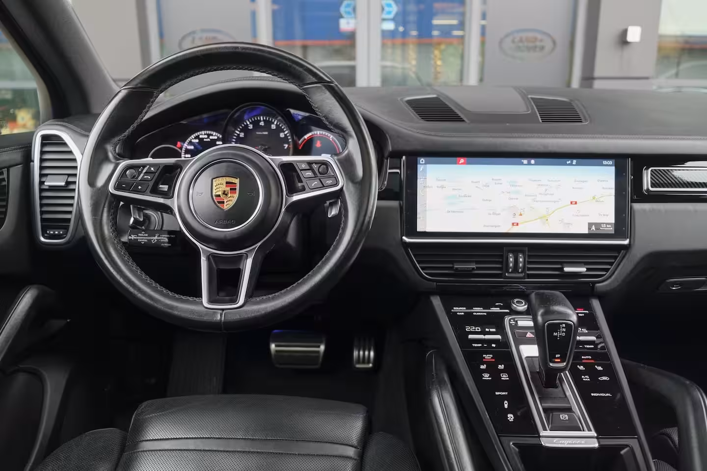 Porsche Cayenne S 2.9 S 441pk Panoramadak Trekhaak elektrisch Comfortstoelen Black edition Luchtvering DAB