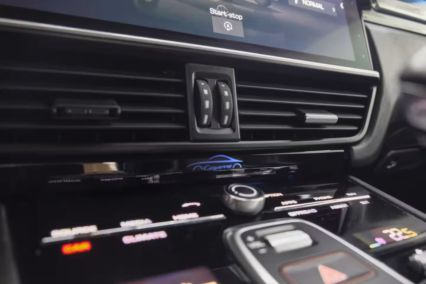 Porsche Cayenne S 2.9 S 441pk Panoramadak Trekhaak elektrisch Comfortstoelen Black edition Luchtvering DAB