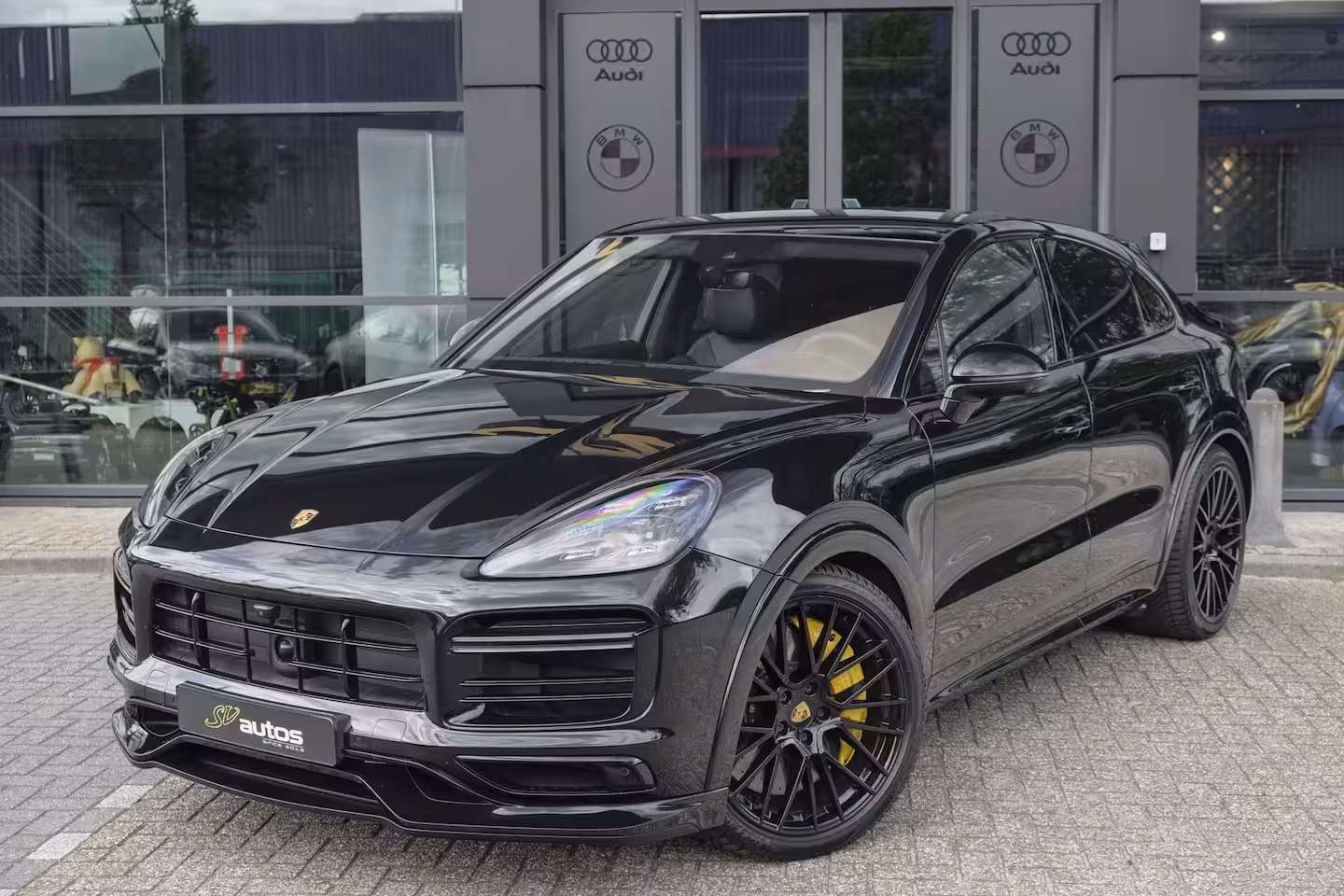 Porsche Cayenne Coupé 4.0 V8 Turbo S 680pk E-Hybrid Panoramadak *SOH 89%* Keramisch *BTW* Massage Trekhaak Stoel