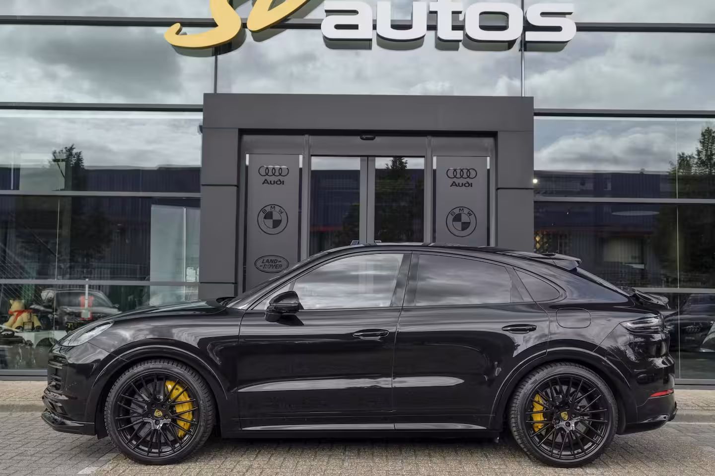 Porsche Cayenne Coupé 4.0 V8 Turbo S 680pk E-Hybrid Panoramadak *SOH 89%* Keramisch *BTW* Massage Trekhaak Stoel