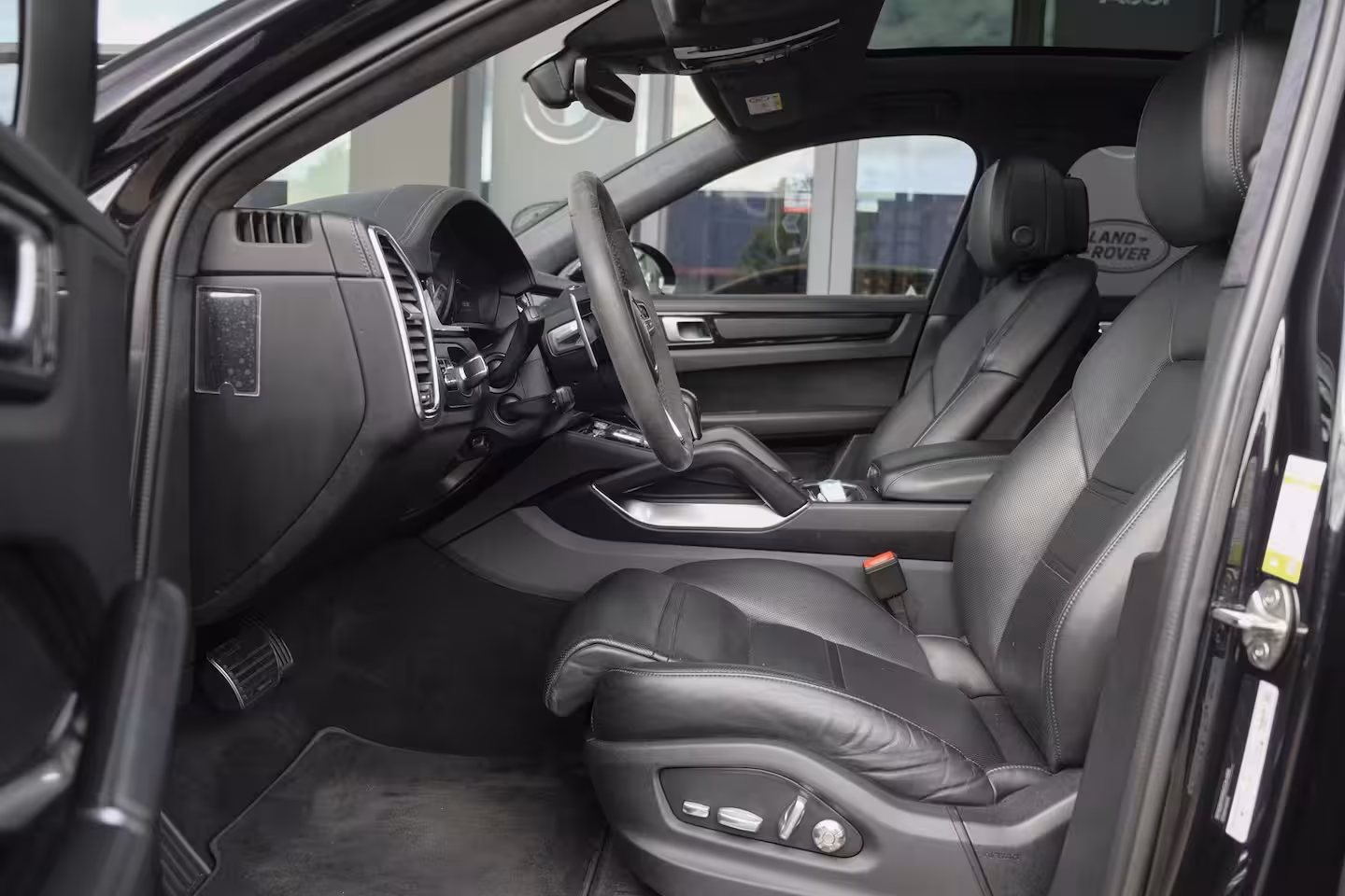 Porsche Cayenne Coupé 4.0 V8 Turbo S 680pk E-Hybrid Panoramadak *SOH 89%* Keramisch *BTW* Massage Trekhaak Stoel