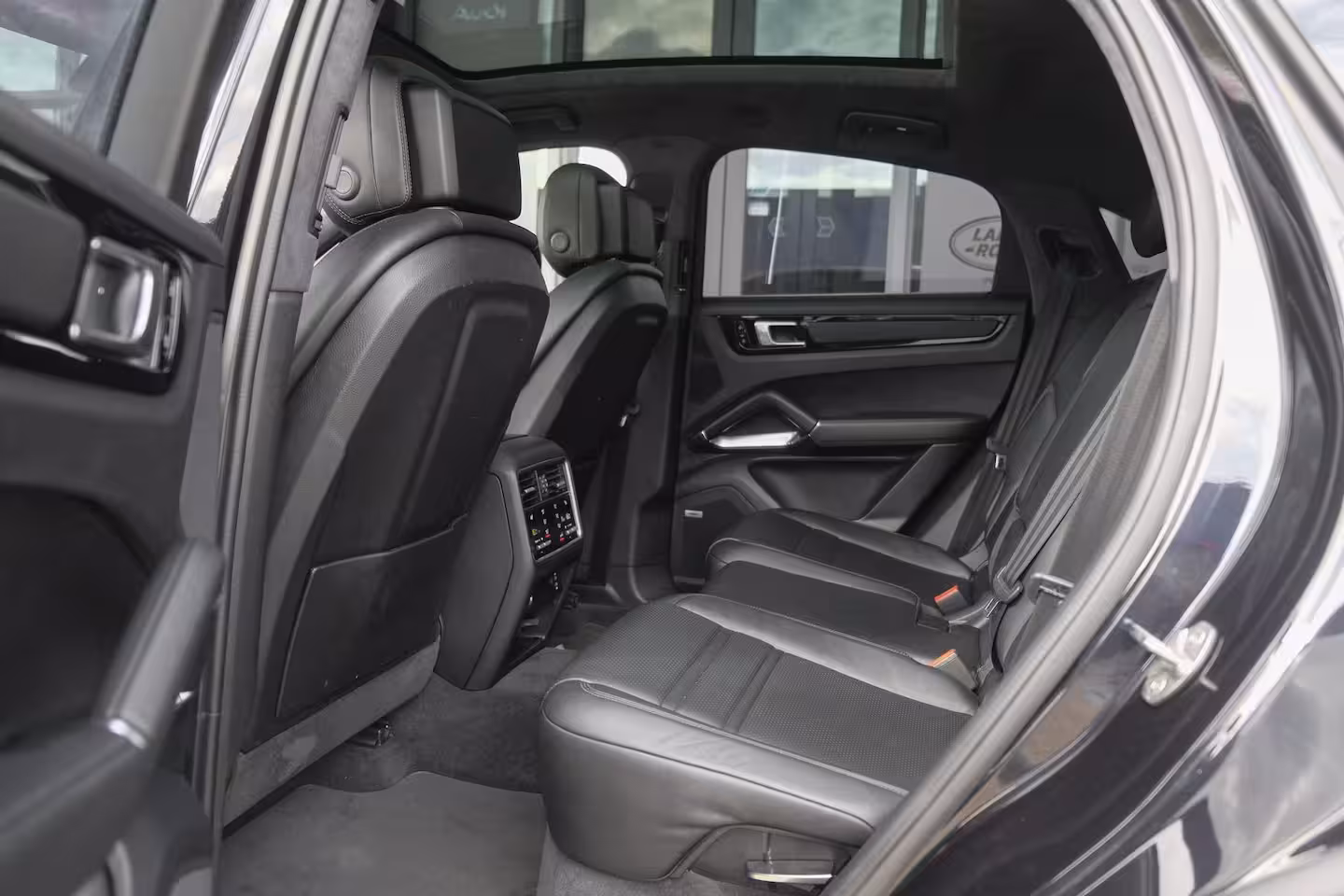 Porsche Cayenne Coupé 4.0 V8 Turbo S 680pk E-Hybrid Panoramadak *SOH 89%* Keramisch *BTW* Massage Trekhaak Stoel