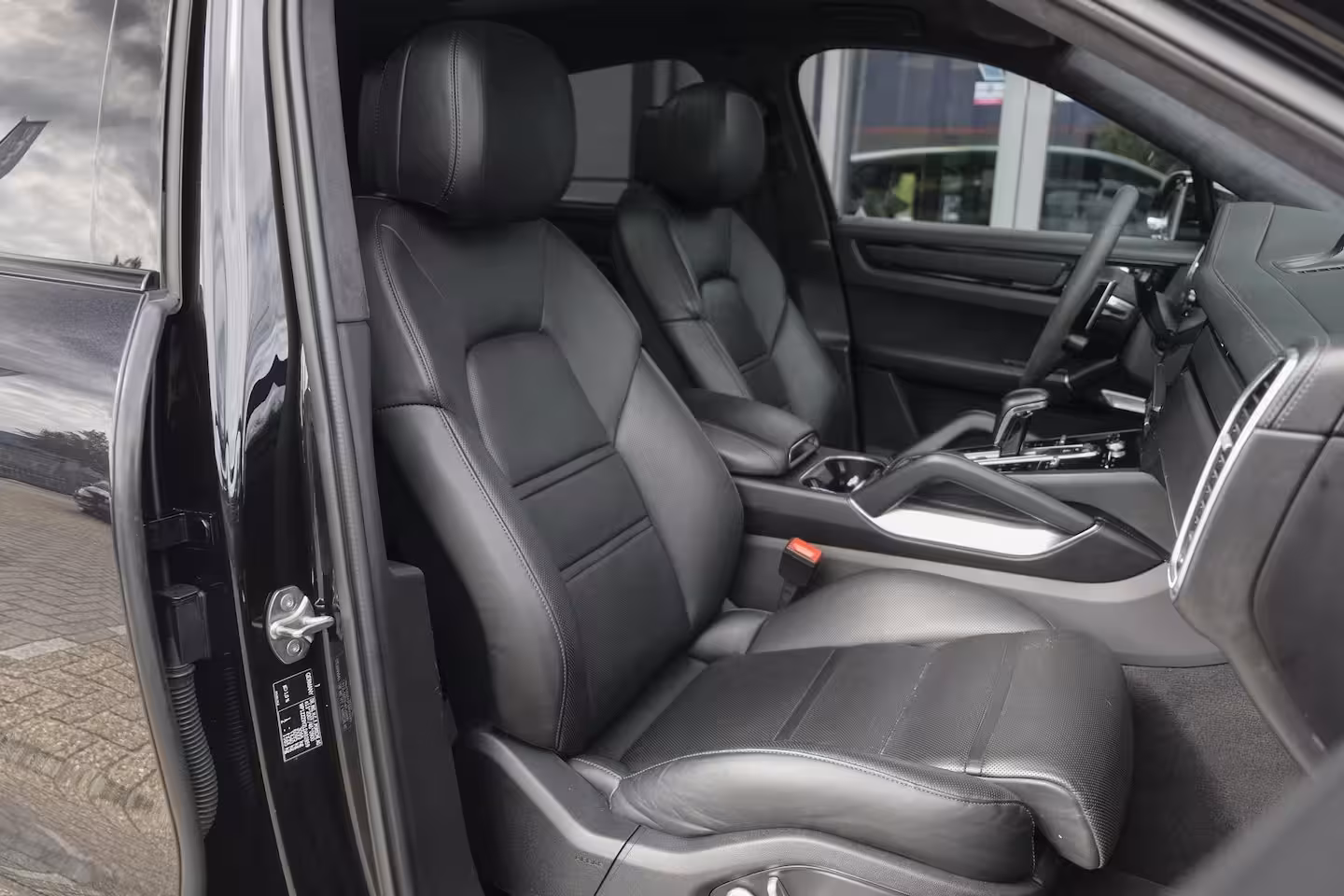 Porsche Cayenne Coupé 4.0 V8 Turbo S 680pk E-Hybrid Panoramadak *SOH 89%* Keramisch *BTW* Massage Trekhaak Stoel