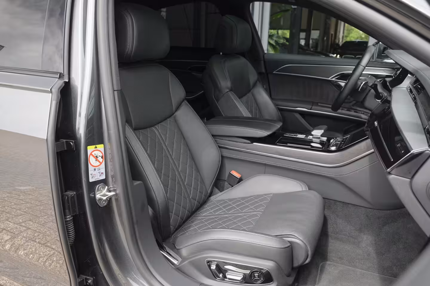 Audi A8 60 TFSIe 462pk S-Line Quattro Panoramdak *BTW* B&O *SOH 100%* 4-Wielsturing RS stoelen Luc