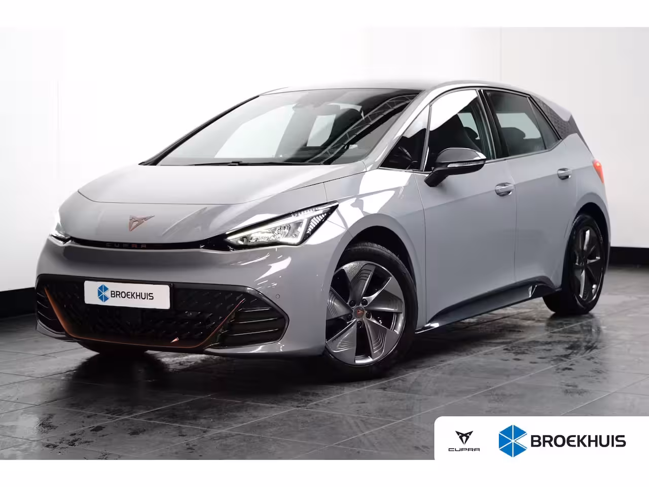 Cupra Born Essential 62 kWh 204PK | Achteruitrijcamera | Dode hoek detectie | Navigatie & Apple Carpl