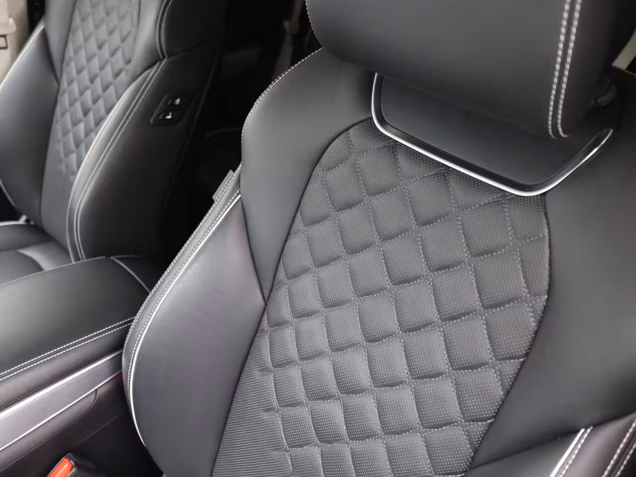 Genesis GV70 Sport Electrified 4WD SOH 100% | Achteruitrijcamera met 360° Surround View | Ambienteverli