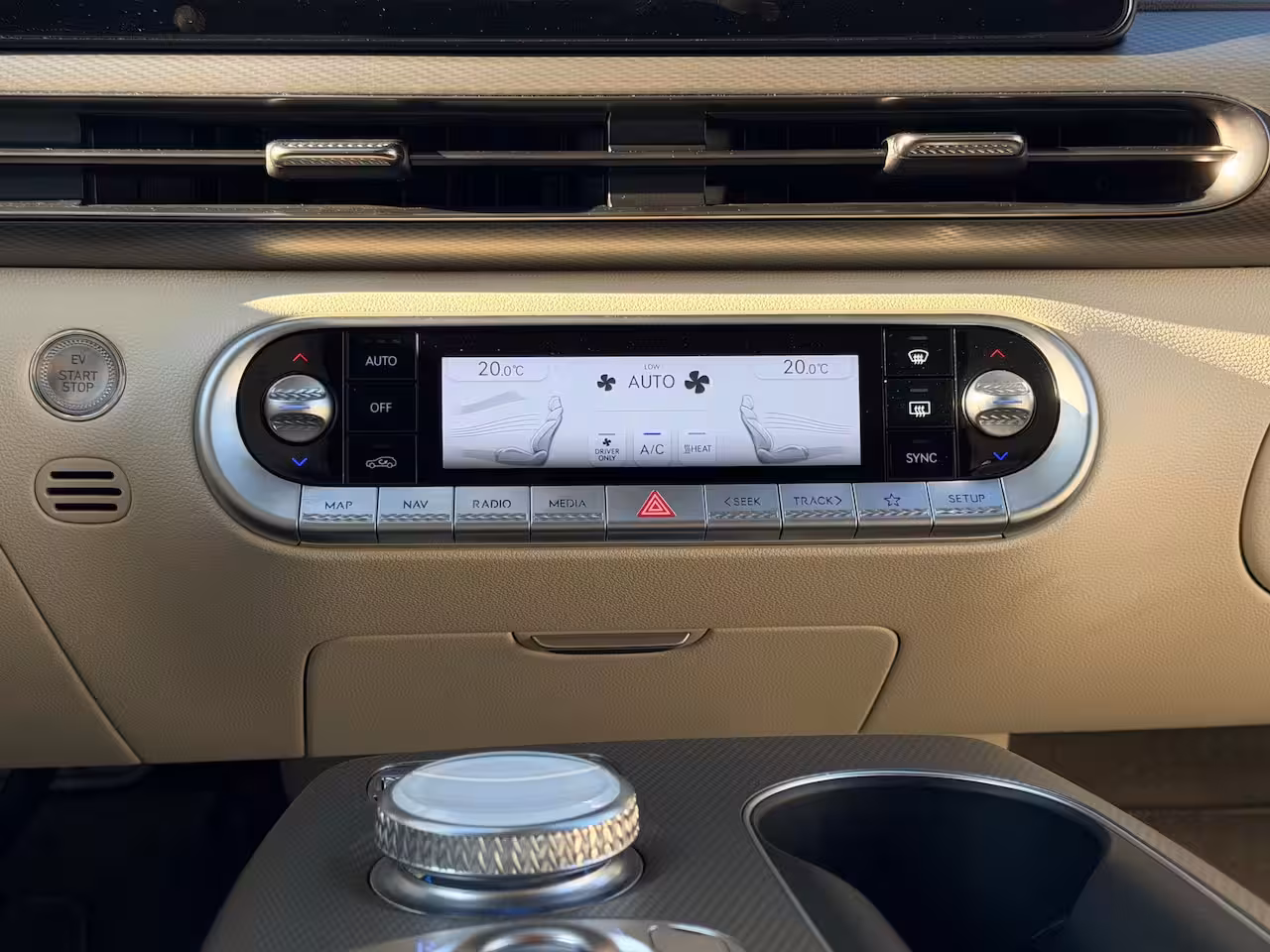 Genesis GV60 AWD SPORT / SOH 99, 4% / 360 Camera / Adaptive Cruise Control / Dynamische Navigatie / App
