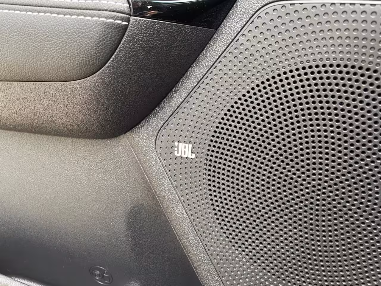 Kia e-Niro ExecutiveLine 64 kWh | SOH 100% | Warmtepomp | Navigatie | Adaptive cruise control | Clima