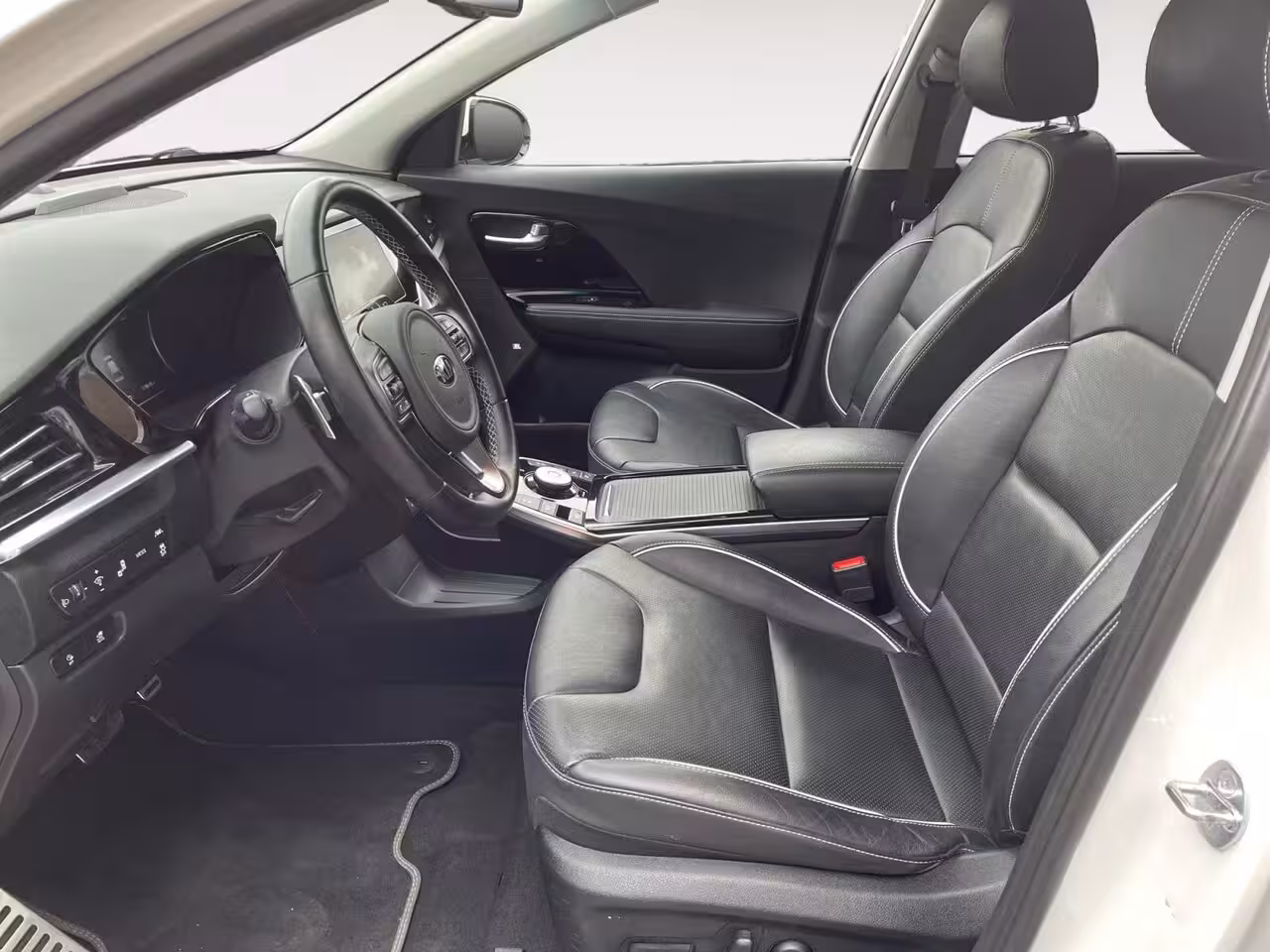 Kia e-Niro ExecutiveLine 64 kWh | SOH 100% | Warmtepomp | Navigatie | Adaptive cruise control | Clima