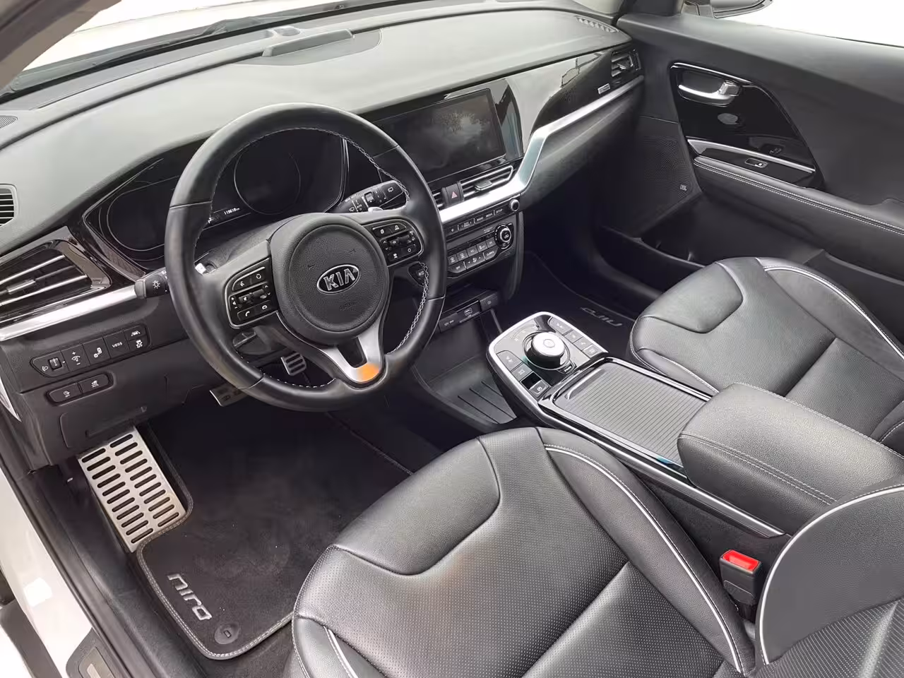 Kia e-Niro ExecutiveLine 64 kWh | SOH 100% | Warmtepomp | Navigatie | Adaptive cruise control | Clima