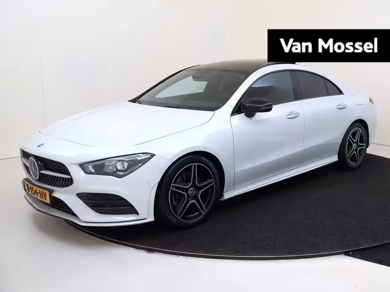 Mercedes-Benz CLA-Klasse 200 Business Solution AMG | 1e Eigenaar | Navigatie | Camera | Panorama dak | Stoel verwm.