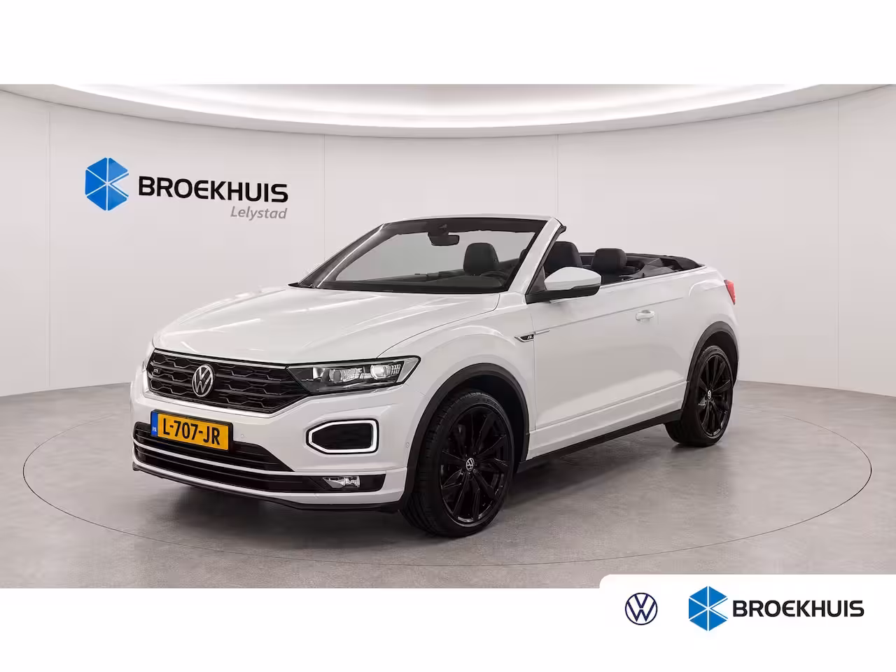Volkswagen T-Roc Cabrio 1.5 TSI 150PK R-LINE AUTOMAAT / NAVI / CLIMA / FULL-LED / KEYLESS / PDC / 19" LMV / CAMERA