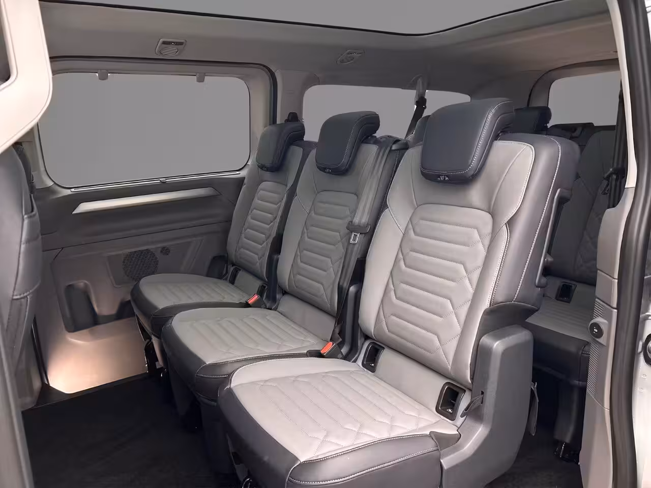 Volkswagen Transporter Caravelle Style L2 2.5 eHybrid 233 pk | €4.000 Inruilpremie beschikbaar | 8-zits | Elek. Trekhaak |