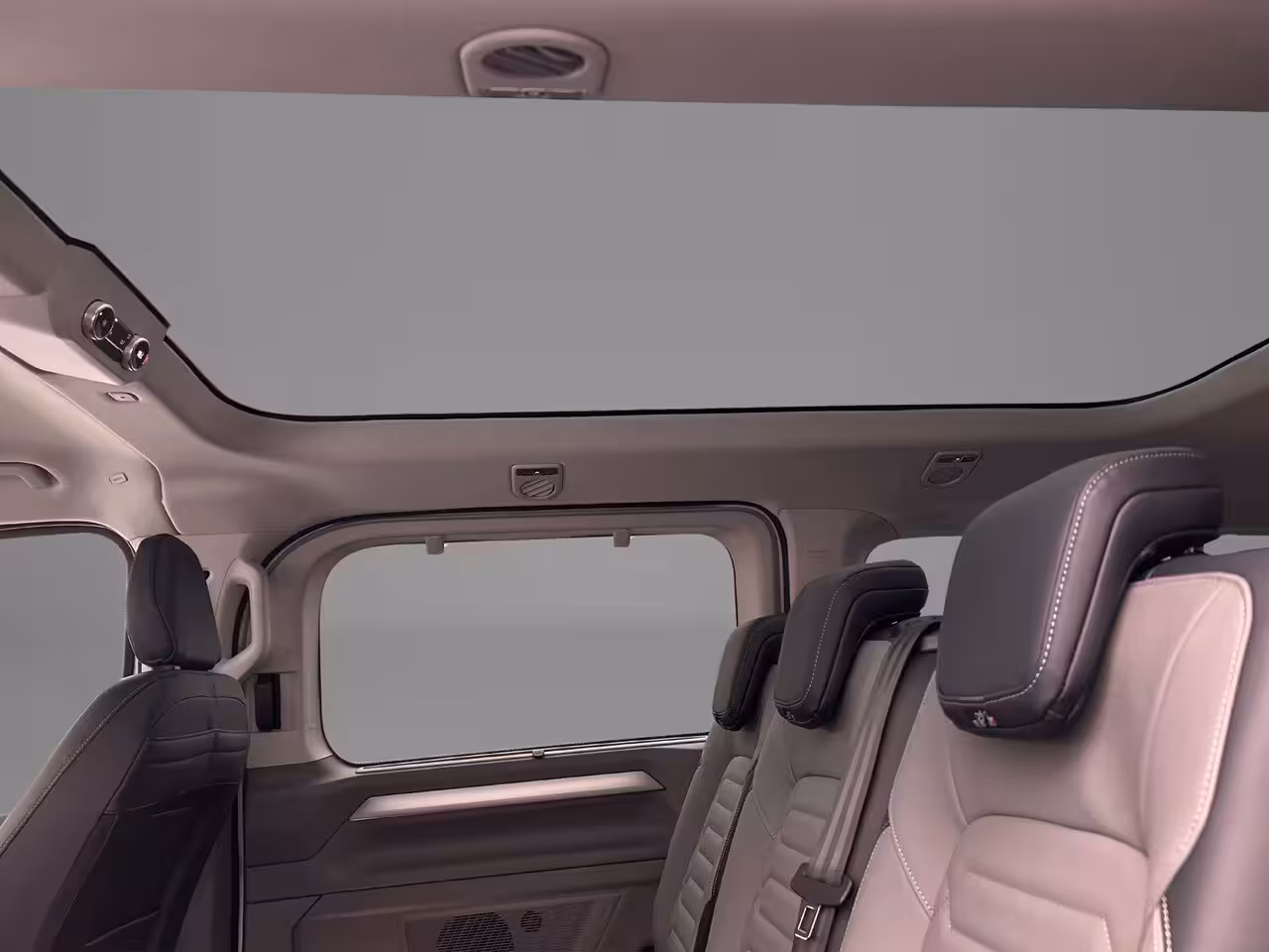 Volkswagen Transporter Caravelle Style L2 2.5 eHybrid 233 pk | €4.000 Inruilpremie beschikbaar | 8-zits | Elek. Trekhaak |