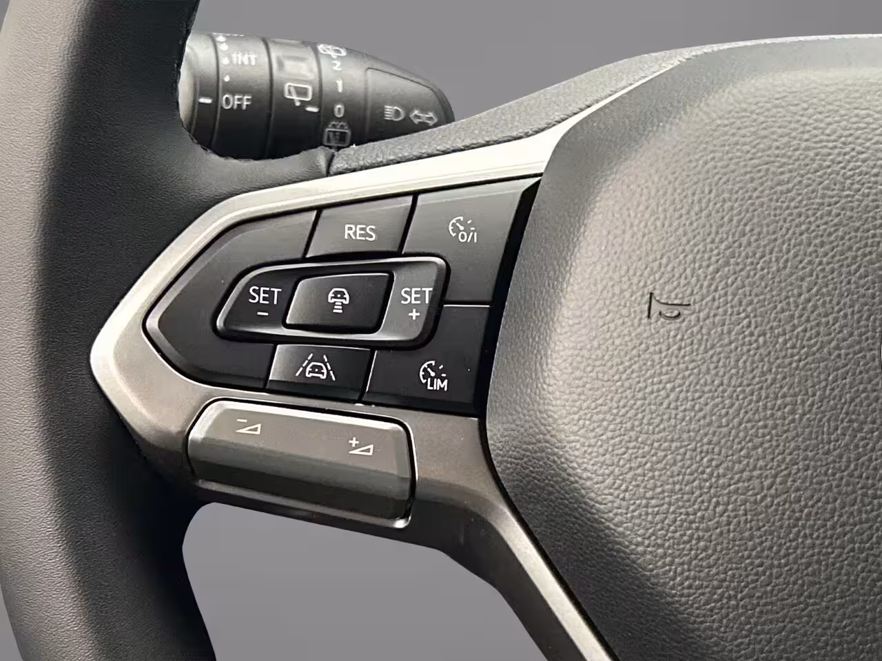 Volkswagen Transporter Caravelle Style L2 2.5 eHybrid 233 pk | €4.000 Inruilpremie beschikbaar | 8-zits | Elek. Trekhaak |