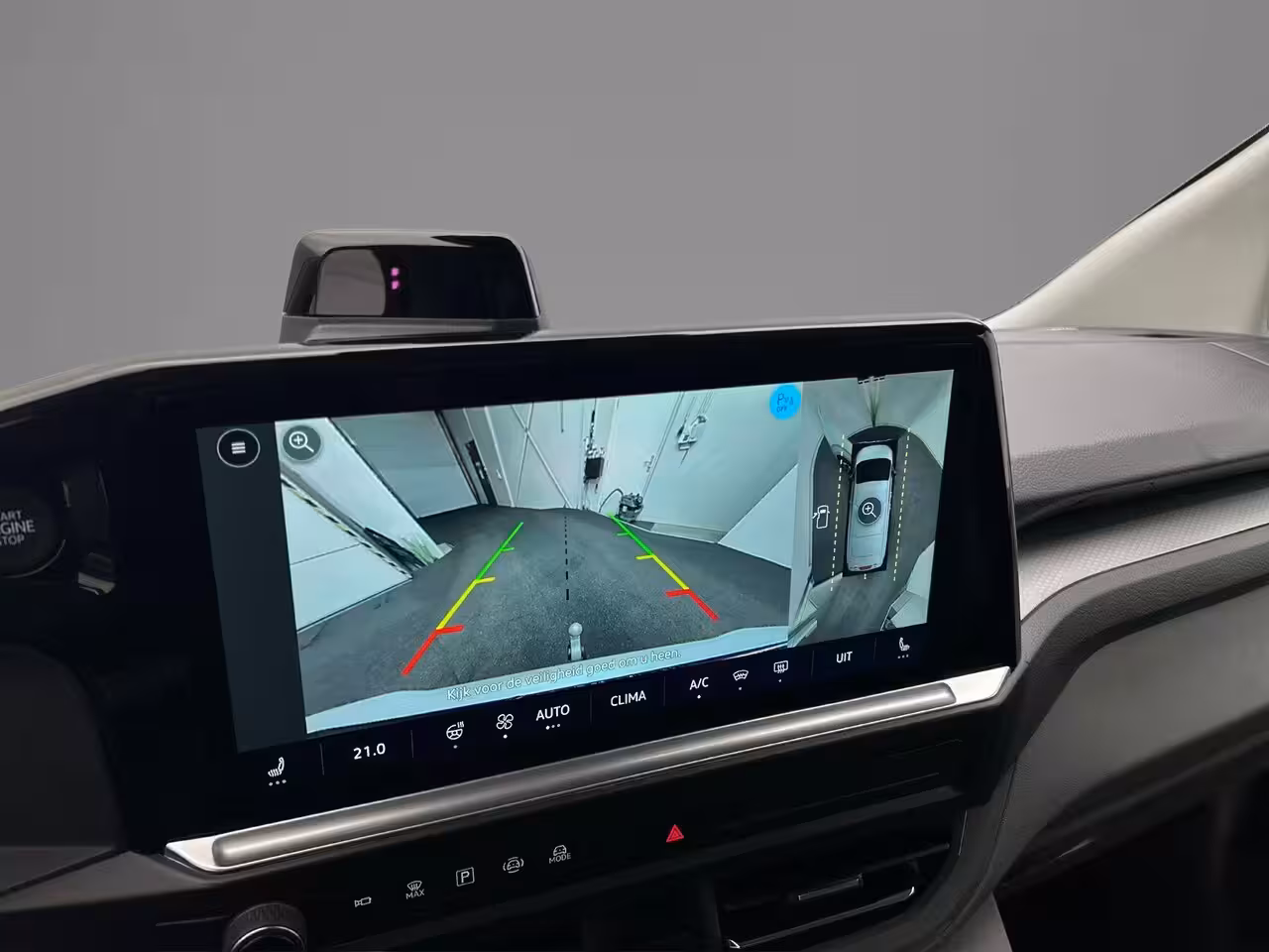 Volkswagen Transporter Caravelle Style L2 2.5 eHybrid 233 pk | €4.000 Inruilpremie beschikbaar | 8-zits | Elek. Trekhaak |