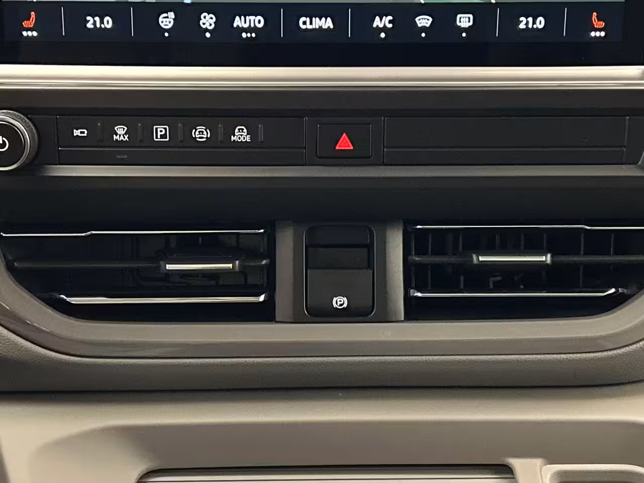 Volkswagen Transporter Caravelle Style L2 2.5 eHybrid 233 pk | €4.000 Inruilpremie beschikbaar | 8-zits | Elek. Trekhaak |