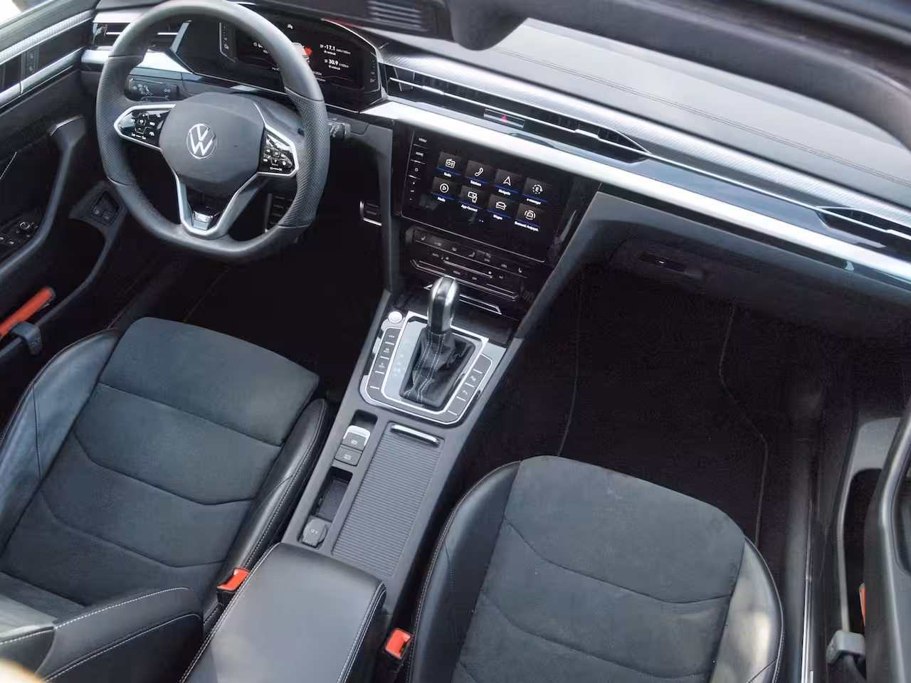 Volkswagen Arteon Shooting Brake 1.4 TSI eHybrid R-Line Business+ | Panoramadak | Trekhaak | Camera | Apple Carplay | Sfeer