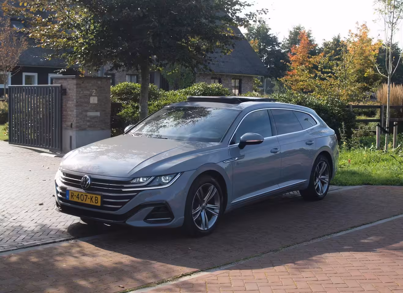Volkswagen Arteon Shooting Brake 1.4 TSI eHybrid R-Line Business+ | Panoramadak | Trekhaak | Camera | Apple Carplay | Sfeer
